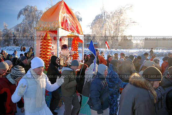 Зимняя Ратха-ятра вайшнавов (кришнаитов) в Подмосковье (2011 год). Редакционное фото, фотограф Дмитрий Яковлев / Фотобанк Лори
