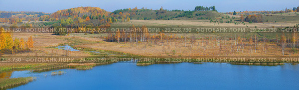 Золотая осень на Городищенском озере. Изборск, Россия (2018 год). Стоковое фото, фотограф Виктор Карасев / Фотобанк Лори