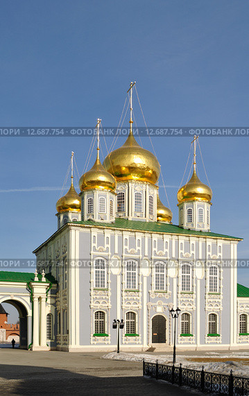 Золотые купола Успенского собора в Тульском кремле (2015 год). Редакционное фото, фотограф Енин Арсений / Фотобанк Лори
