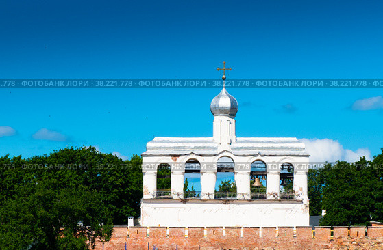 Звонница Софийского собора. Новгородский детинец (Новгородский кремль). Летний солнечный день. Великий Новгород. Россия (2022 год). Редакционное фото, фотограф E. O. / Фотобанк Лори